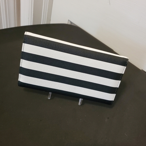 NWOT Kut From The Cloth Trifold Black & White Striped Wallet - Picture 2 of 7
